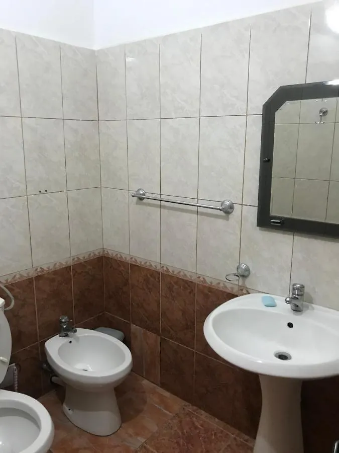 **  Hotel Emi Durrës Albanie